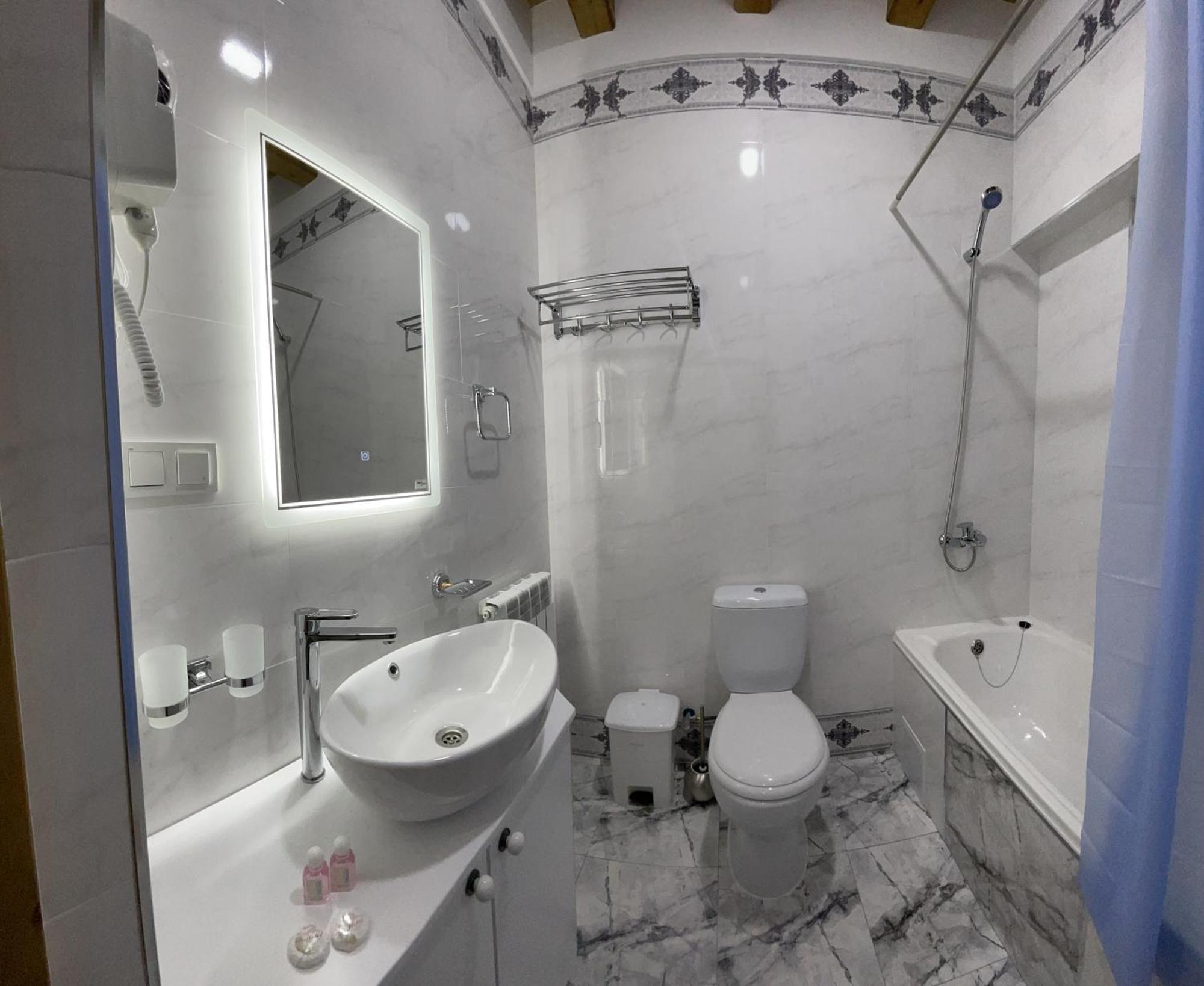 Mahbubakhon Guest House In Old City Buxoro Luaran gambar
