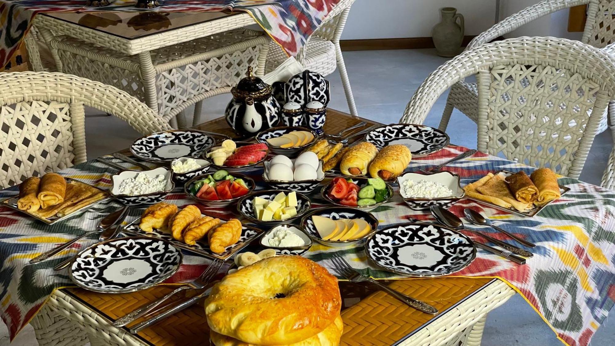 Mahbubakhon Guest House In Old City Buxoro Luaran gambar