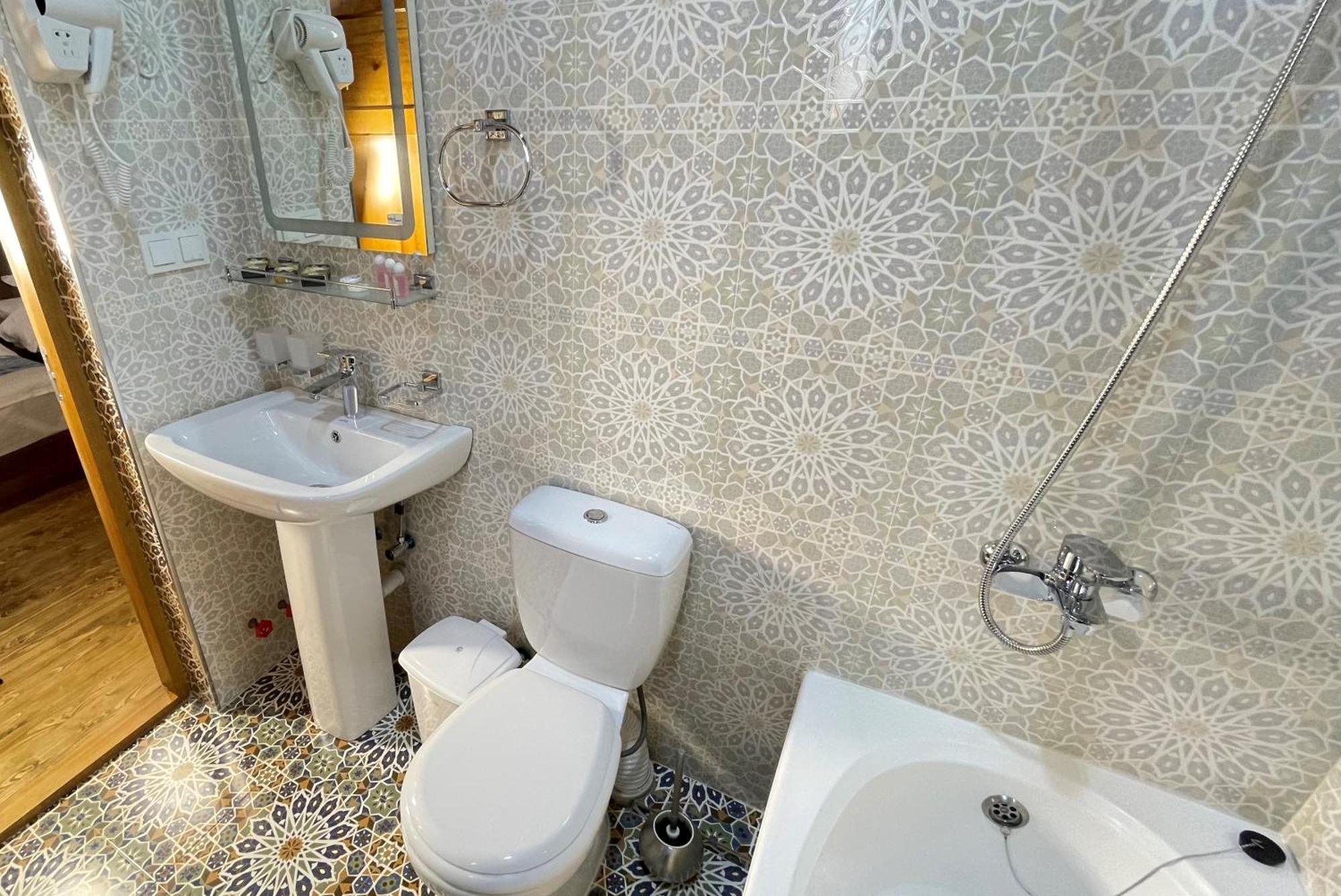 Mahbubakhon Guest House In Old City Buxoro Luaran gambar