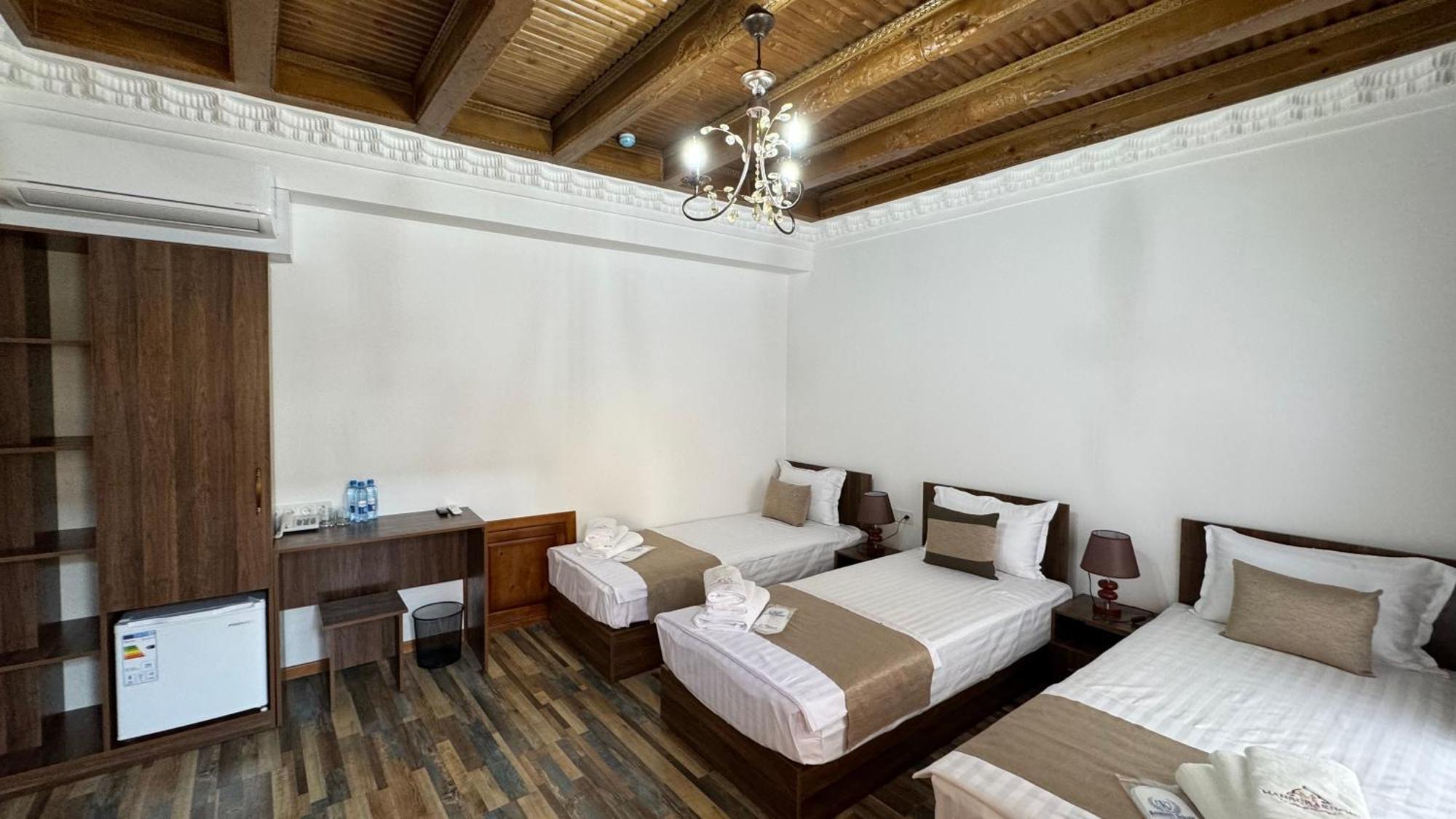 Mahbubakhon Guest House In Old City Buxoro Luaran gambar